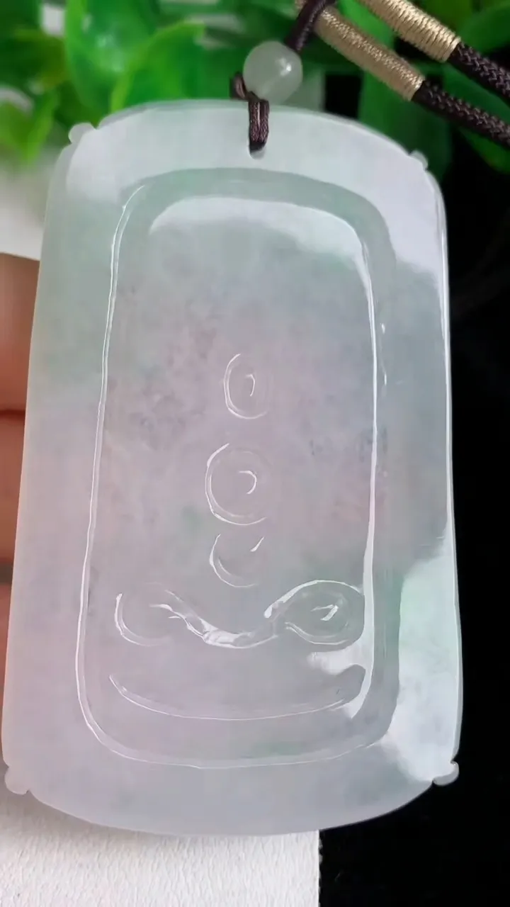 天然A货翡翠观音菩萨吊坠，尺寸73.7-46.4-5.6，重量:50.00g
5月24日