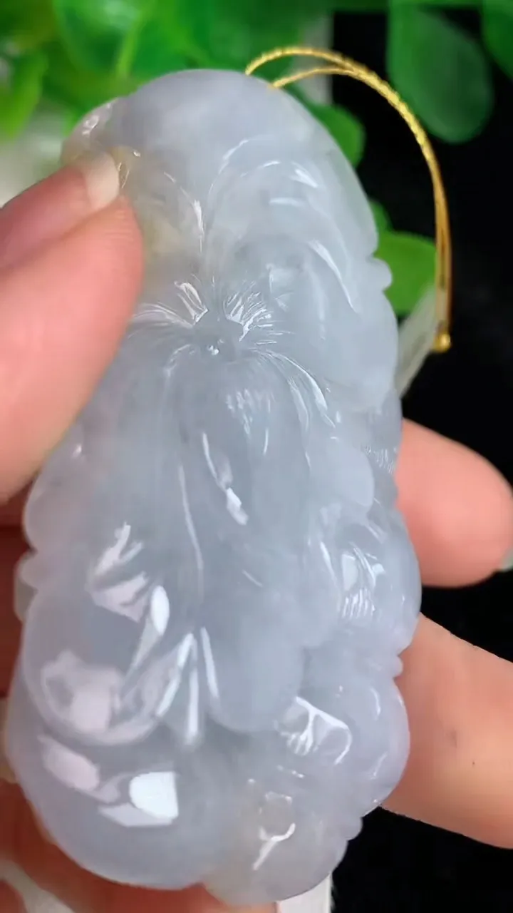 天然A货翡翠飘荷叶鱼吊坠，尺寸65.4-36-16.2，重量:63.60g
5月24日