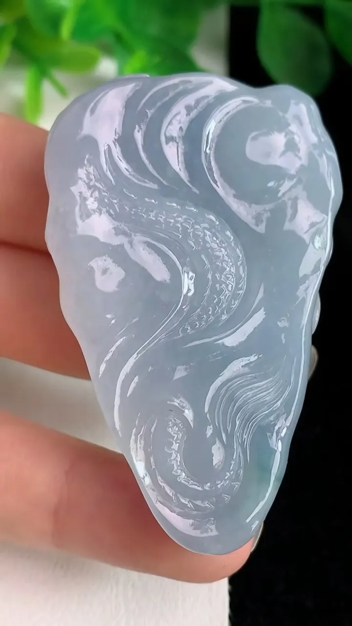 天然A货翡翠紫罗兰龙牌吊坠，尺寸55.5-35-12，重量:35.80g
5月24日