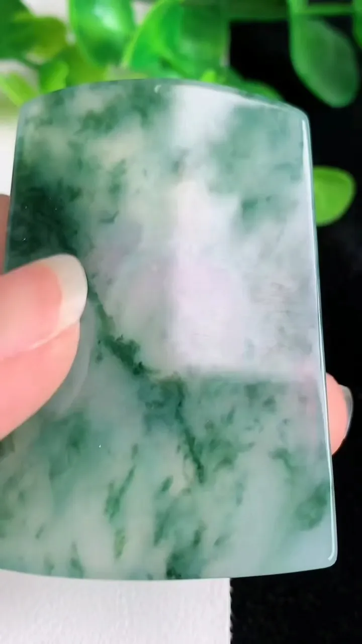 天然A货翡翠飘花山水素衣观音吊坠，尺寸58-38.6-5.7，重量:34.15g
5月24日