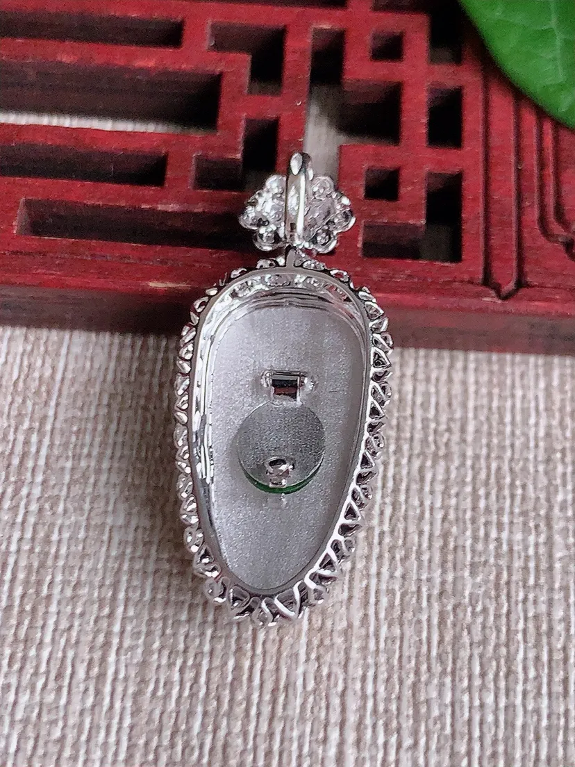 天然A货翡翠18K金伴满绿叶子金枝玉叶吊坠尺寸32.2×14×6.3裸石20.6×10.4m量3.0