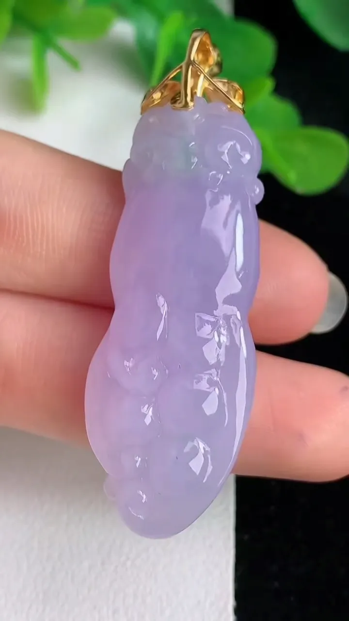 天然A货翡翠k金紫罗兰佛手瓜吊坠，尺寸45.5-17.2-8.6，重量:13.05g
5月24日