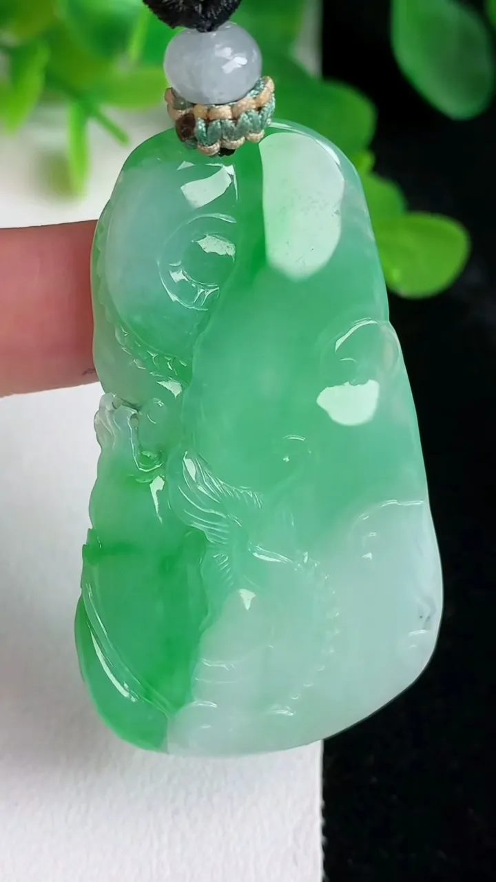 天然A货翡翠祥龙财神爷吊坠，尺寸52-31-5.4，重量:20.32g
5月24日