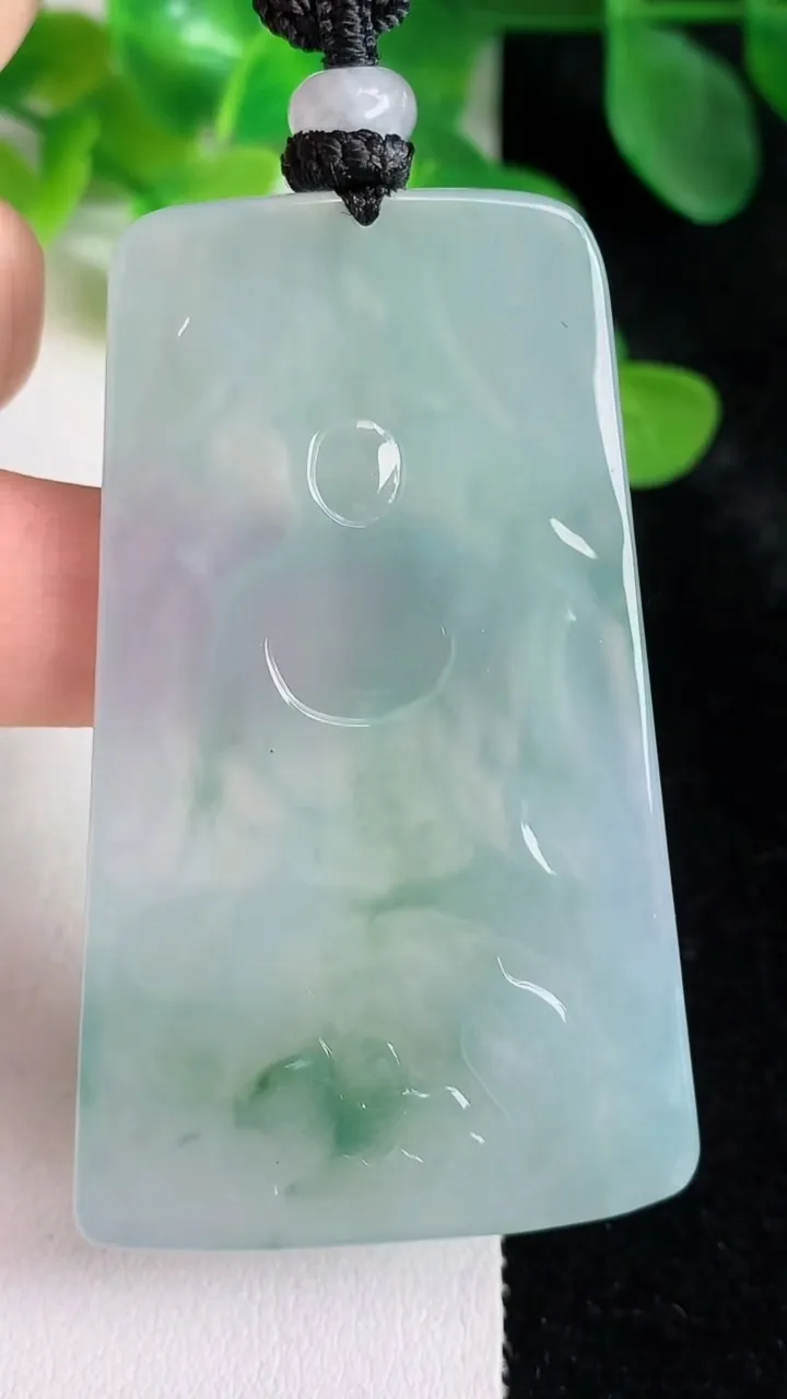 天然A货翡翠飘花大势至观音菩萨吊坠，尺寸59.8-36-5.3，重量:29.61g
5月24日