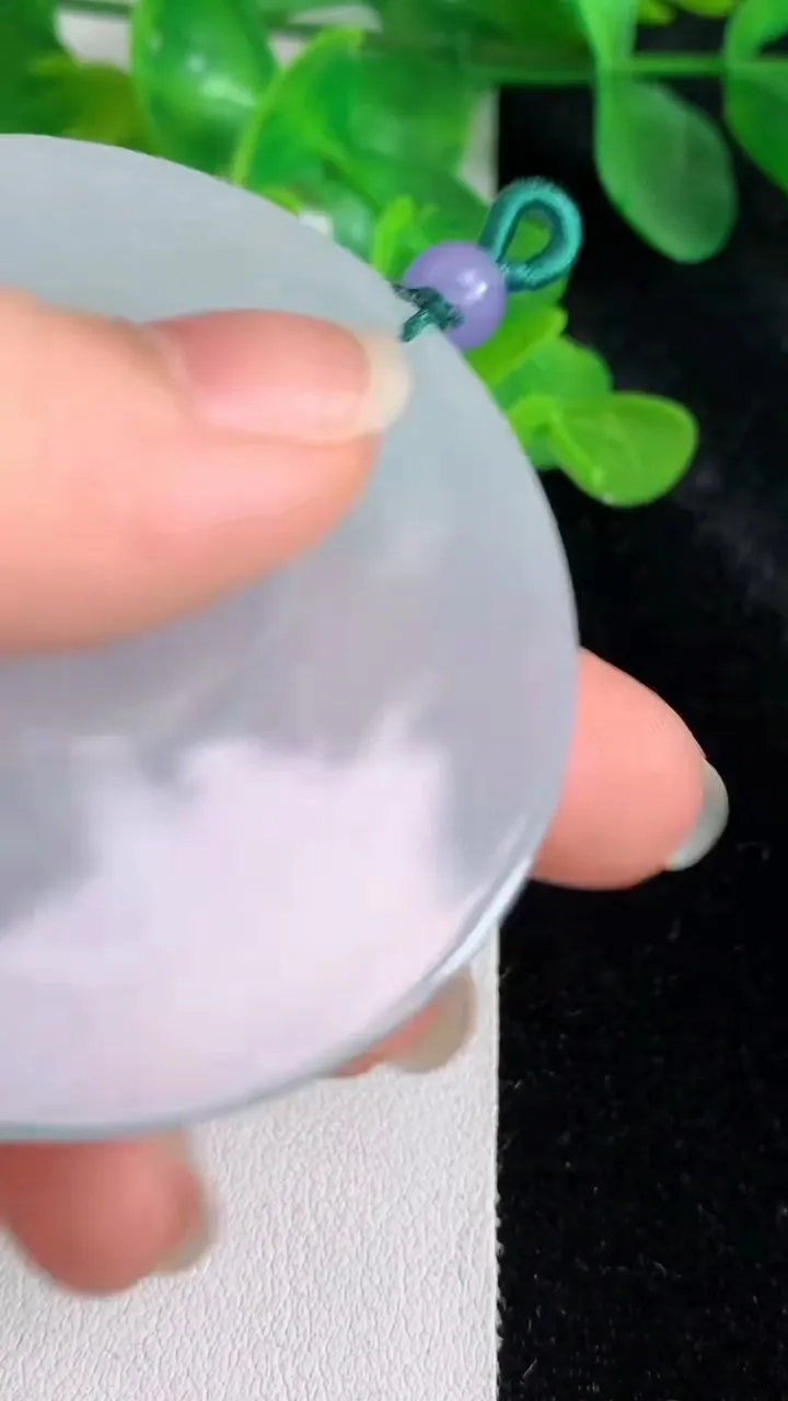 天然A货翡翠白冰大势至观音菩萨吊坠，尺寸54.8-5.5，重量:35.07g
5月24日
