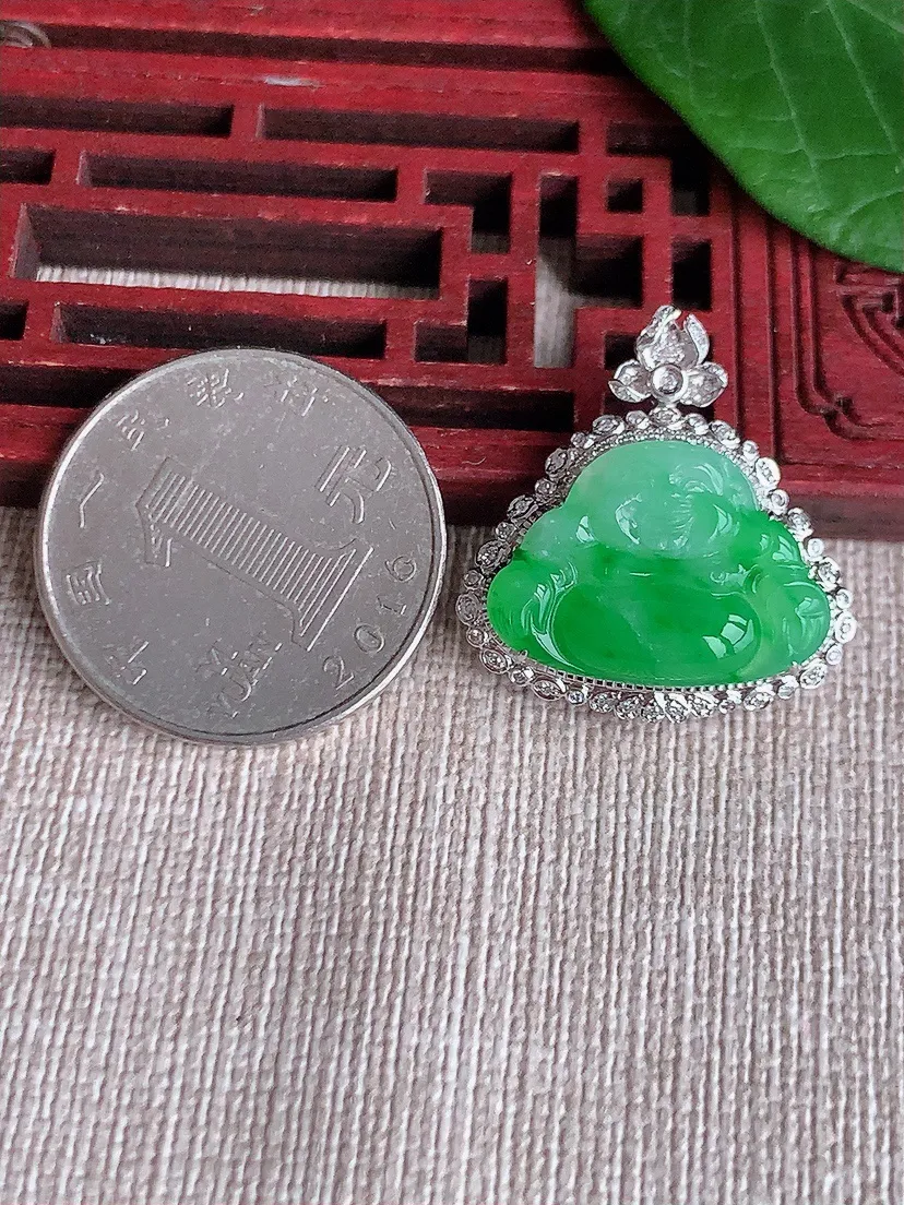天然A货翡翠18K金伴飘绿佛公吊坠尺寸25×23.8×7.4裸石14.3×20m量3.40g 0523