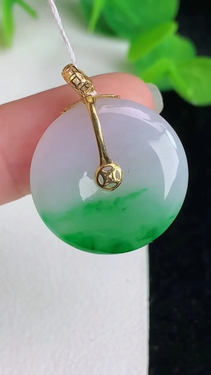 天然A货翡翠平安扣吊坠，尺寸21-4，重量:4.33g
5月24日