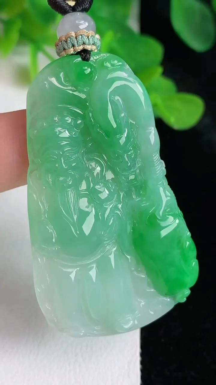 天然A货翡翠祥龙财神爷吊坠，尺寸52-31-5.4，重量:20.32g
5月24日