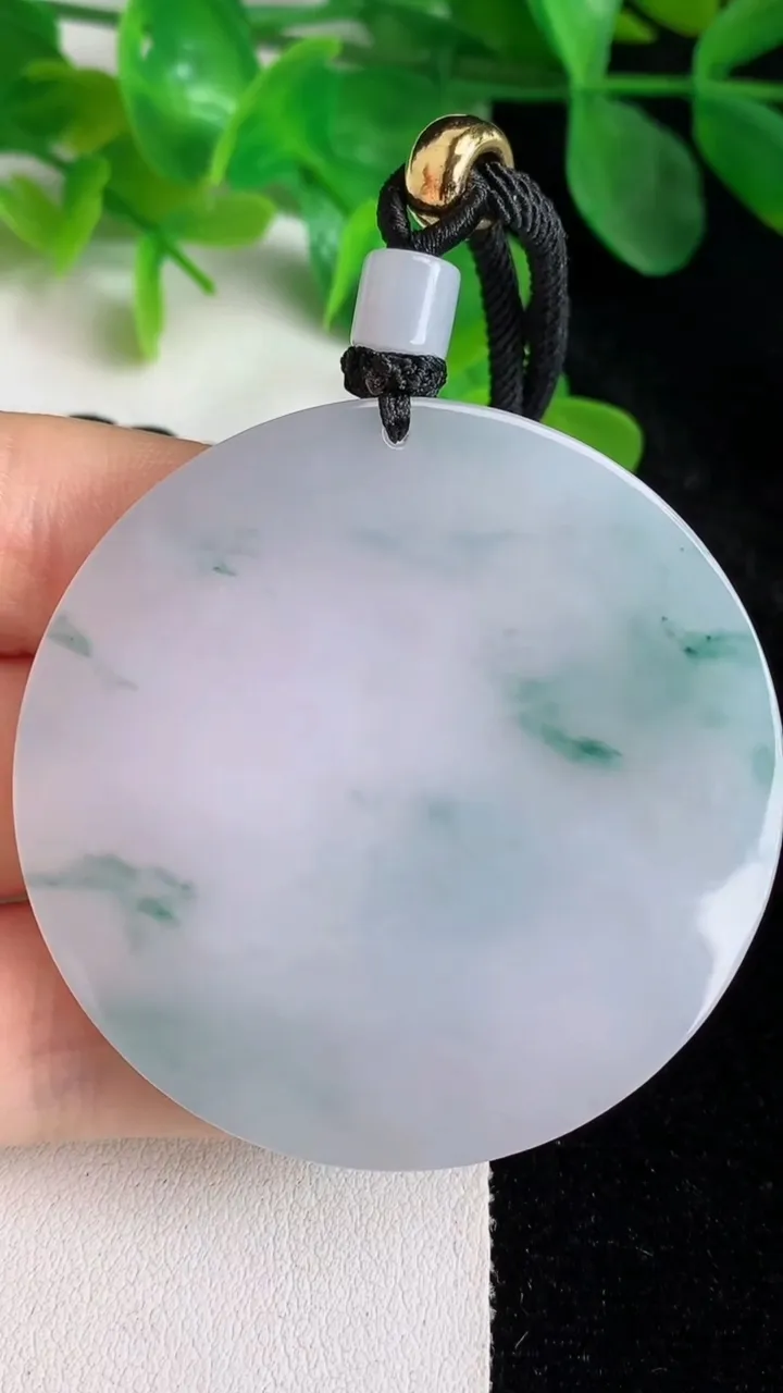 天然A货翡翠飘花无相观音吊坠，尺寸50-5.2，重量:39.55g
5月24日