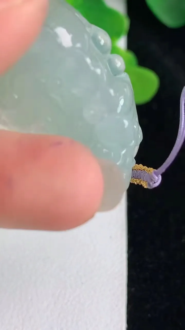 天然A货翡翠貔貅吊坠，尺寸37.2-19.4-12，重量:18.15g
5月24日