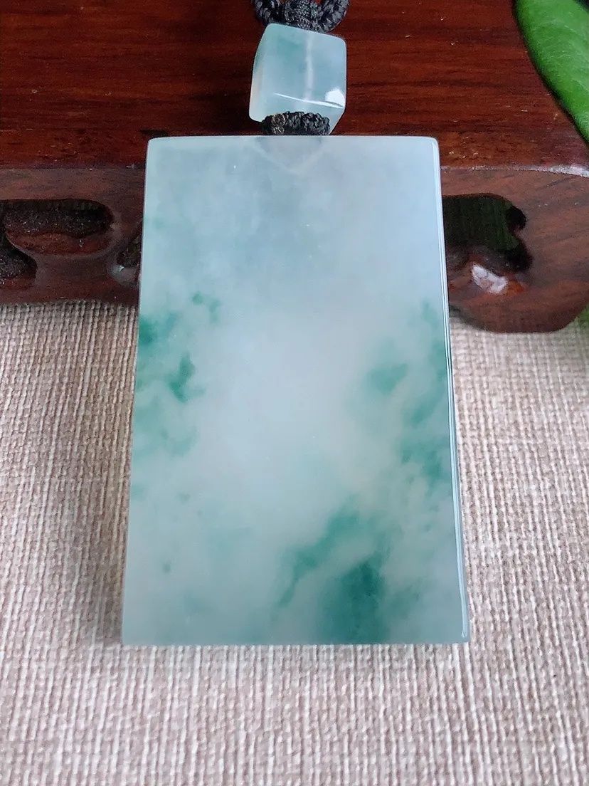 天然A货翡翠飘花无事牌吊坠尺寸48.7×32×5.8m量34.03g 0523