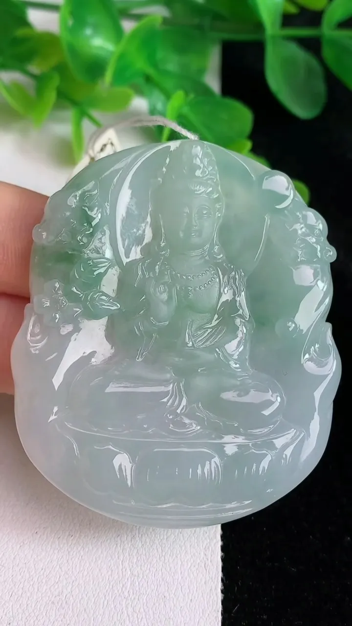 天然A货翡翠观音菩萨吊坠，尺寸57-47.5-6.4，重量:39.14g
5月24日