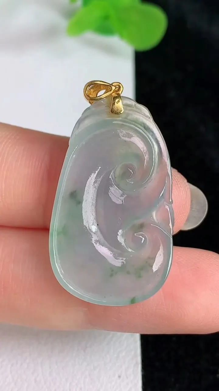 天然A货翡翠如意吊坠，尺寸29-17-4，重:4.27g
5月24日