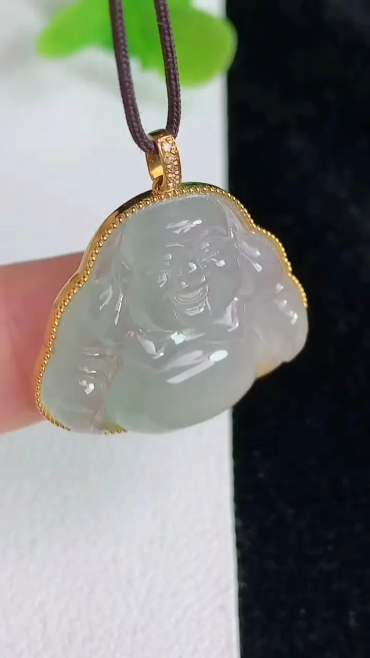 天然A货翡翠白冰佛公吊坠，尺寸27-24.3-5.4，重:4.98g
5月24日