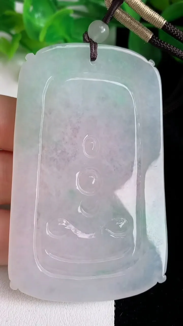 天然A货翡翠观音菩萨吊坠，尺寸73.7-46.4-5.6，重量:50.00g
5月24日