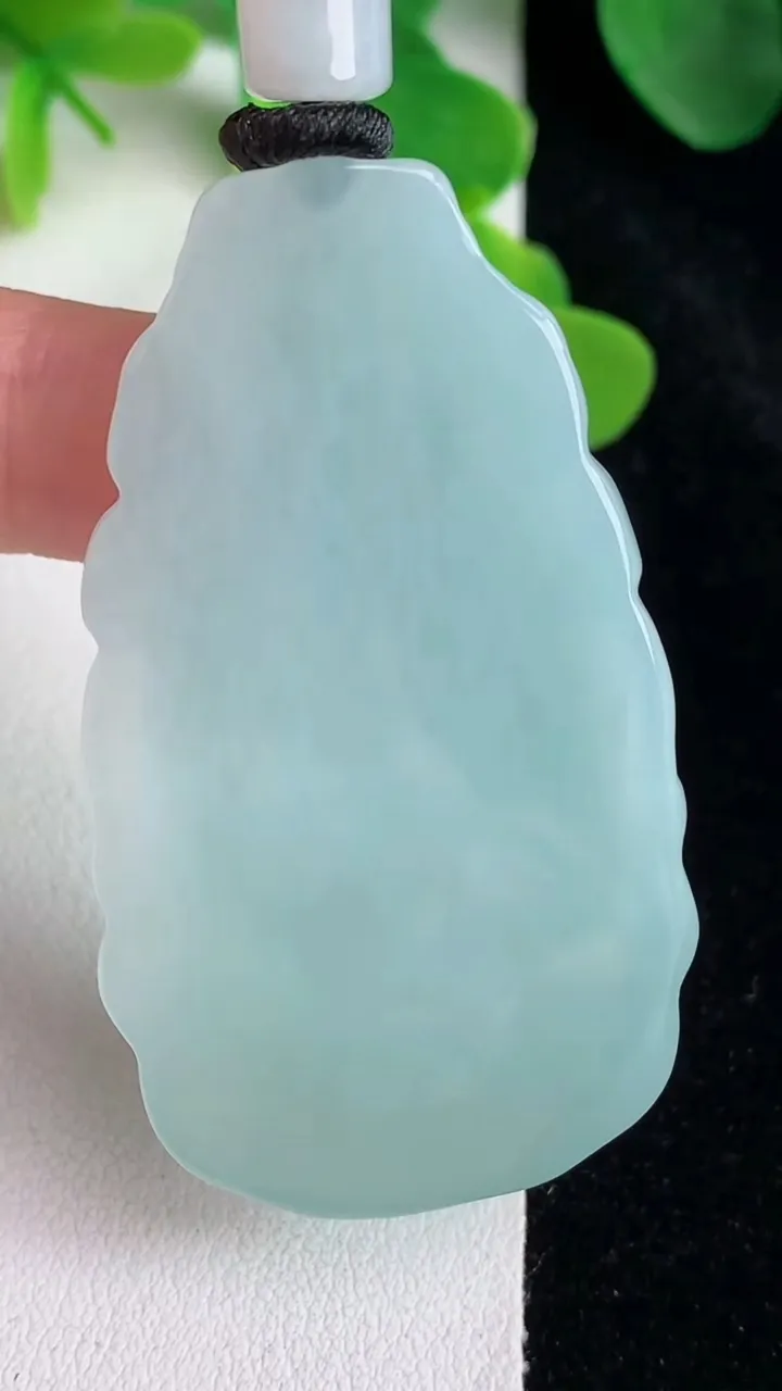 天然A货翡翠观音头吊坠，尺寸53-29.5-9，重量:29.00g
5月24日