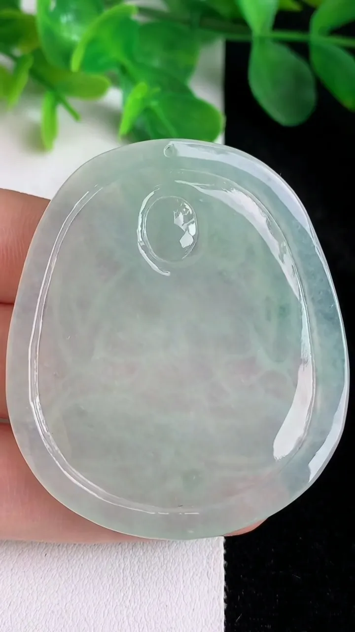 天然A货翡翠千手观音吊坠，尺寸53.4-46.3-4.5，重量:23.95g
5月24日