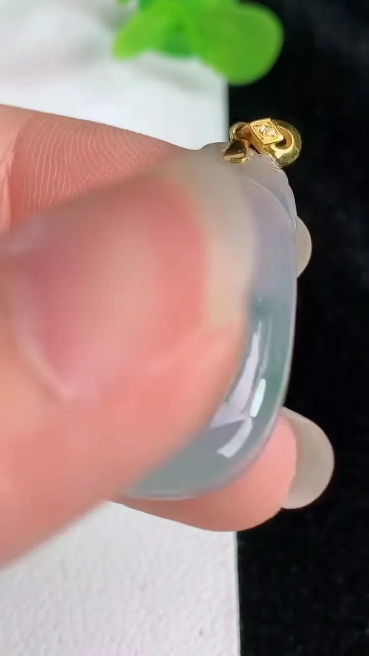 天然A货翡翠如意吊坠，尺寸29-17-4，重:4.27g
5月24日