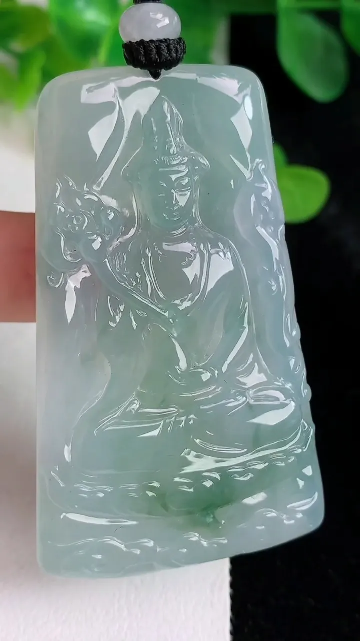 天然A货翡翠飘花大势至观音菩萨吊坠，尺寸59.8-36-5.3，重量:29.61g
5月24日