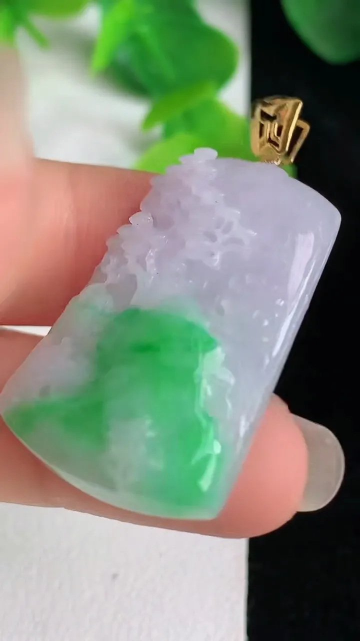 天然A货翡翠山水牌吊坠，尺寸31.4-21.6-6.7，重量:9.89g
5月24日