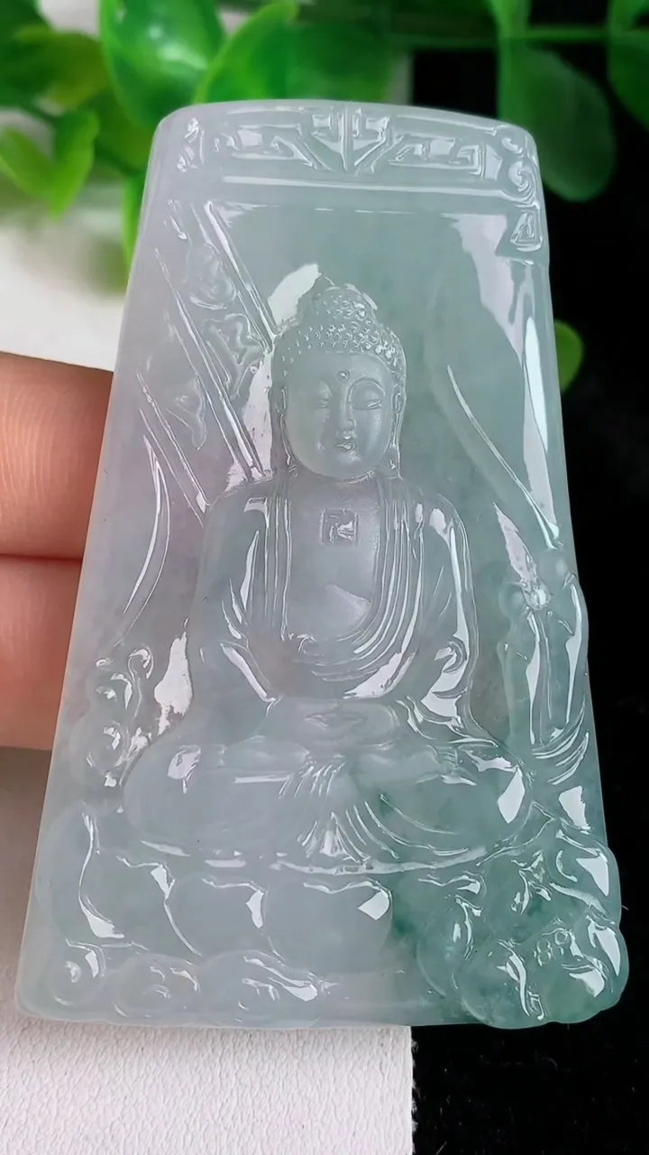 天然A货翡翠飘花大日如来吊坠，尺寸69.4-44-5，重量:38.22g
5月24日