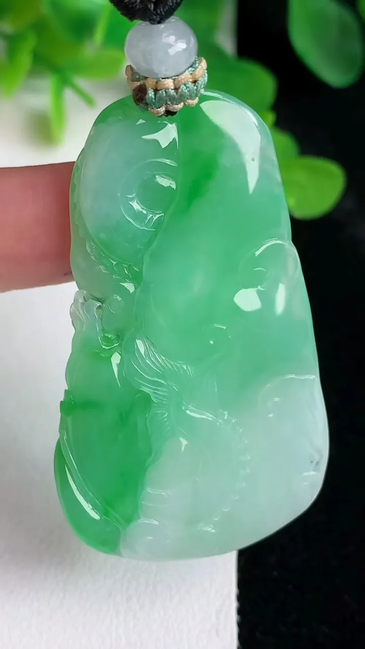 天然A货翡翠祥龙财神爷吊坠，尺寸52-31-5.4，重量:20.32g
5月24日
