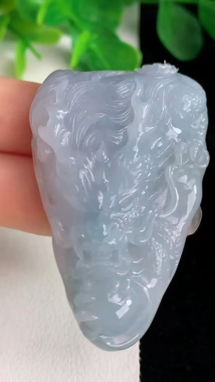 天然A货翡翠紫罗兰龙牌吊坠，尺寸55.5-35-12，重量:35.80g
5月24日