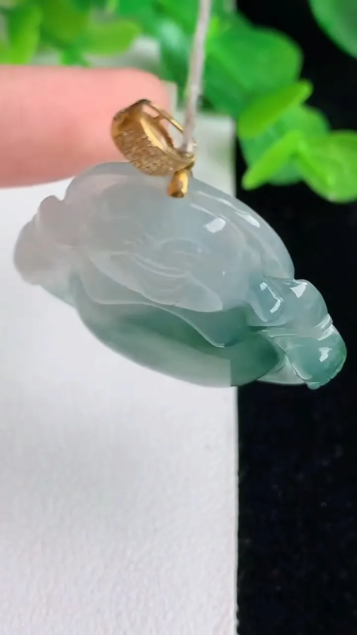 天然A货翡翠飘花佛公吊坠，尺寸31.5-35-5.4，重量:10.67g
5月24日
