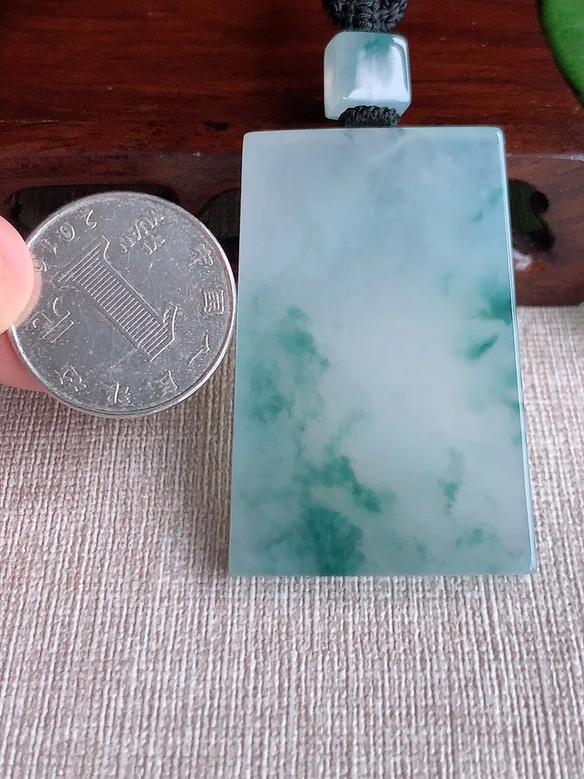 天然A货翡翠飘花无事牌吊坠尺寸48.7×32×5.8m量34.03g 0523