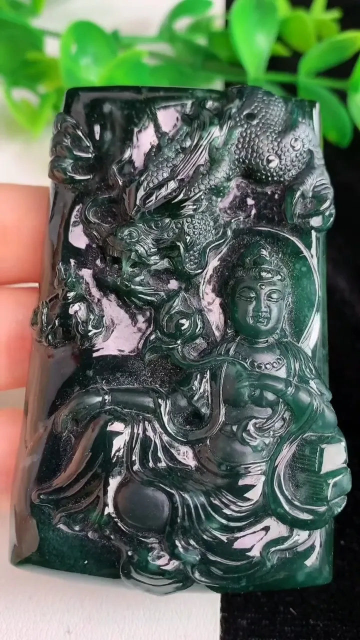 天然A货翡翠蓝水祥龙大势至观音菩萨吊坠，尺寸77.4-47.6-12.2，重量:90.67g
5月2