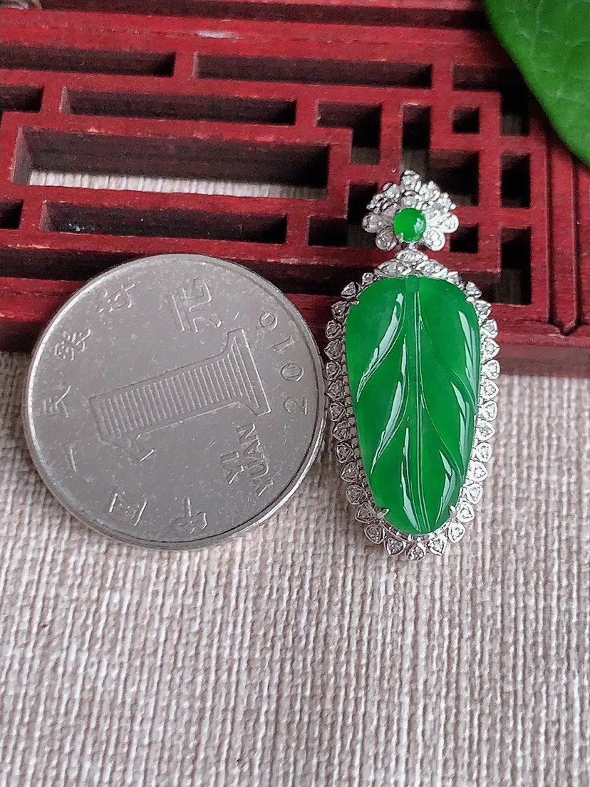 天然A货翡翠18K金伴满绿叶子金枝玉叶吊坠尺寸32.2×14×6.3裸石20.6×10.4m量3.06g 0523