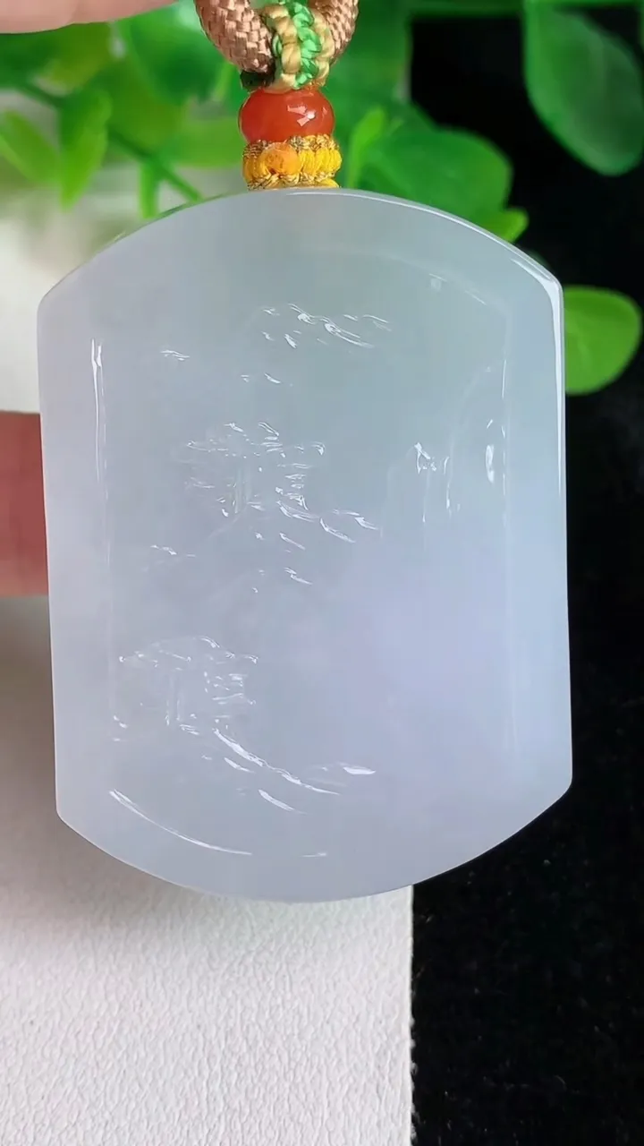 天然A货翡翠白冰生肖马牌吊坠，尺寸50-36.3-11.7，重量:60.76g
5月24日