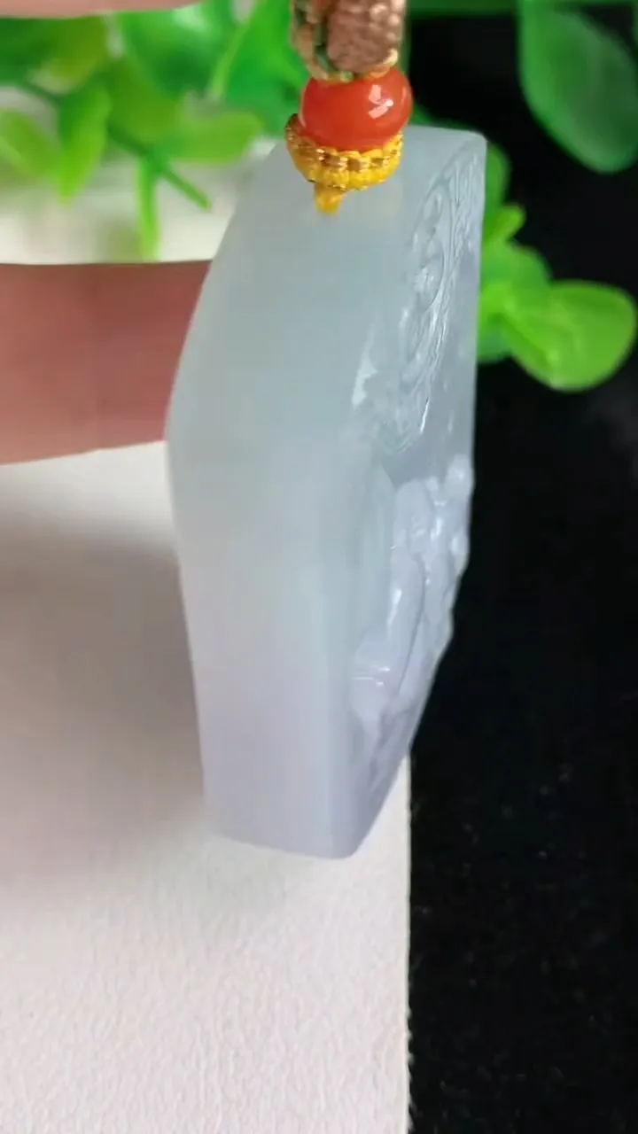 天然A货翡翠白冰生肖马牌吊坠，尺寸50-36.3-11.7，重量:60.76g
5月24日