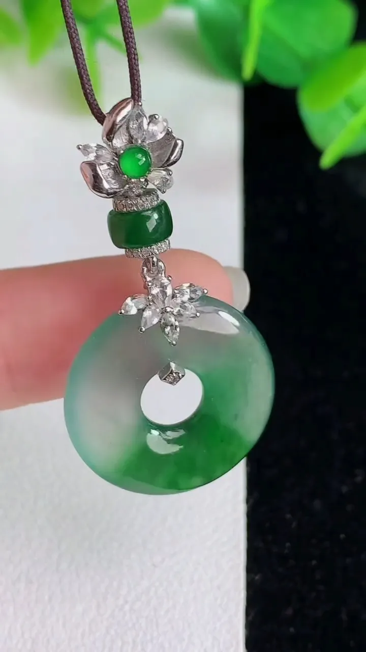 天然A货翡翠平安环吊坠，尺寸20-3.2，重量:4.00g
5月24日
