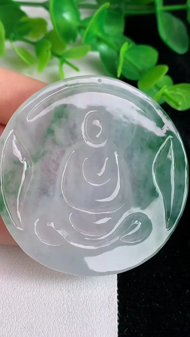 天然A货翡翠飘花观音菩萨吊坠，尺寸56.2-7，重量:42.80g
5月24日