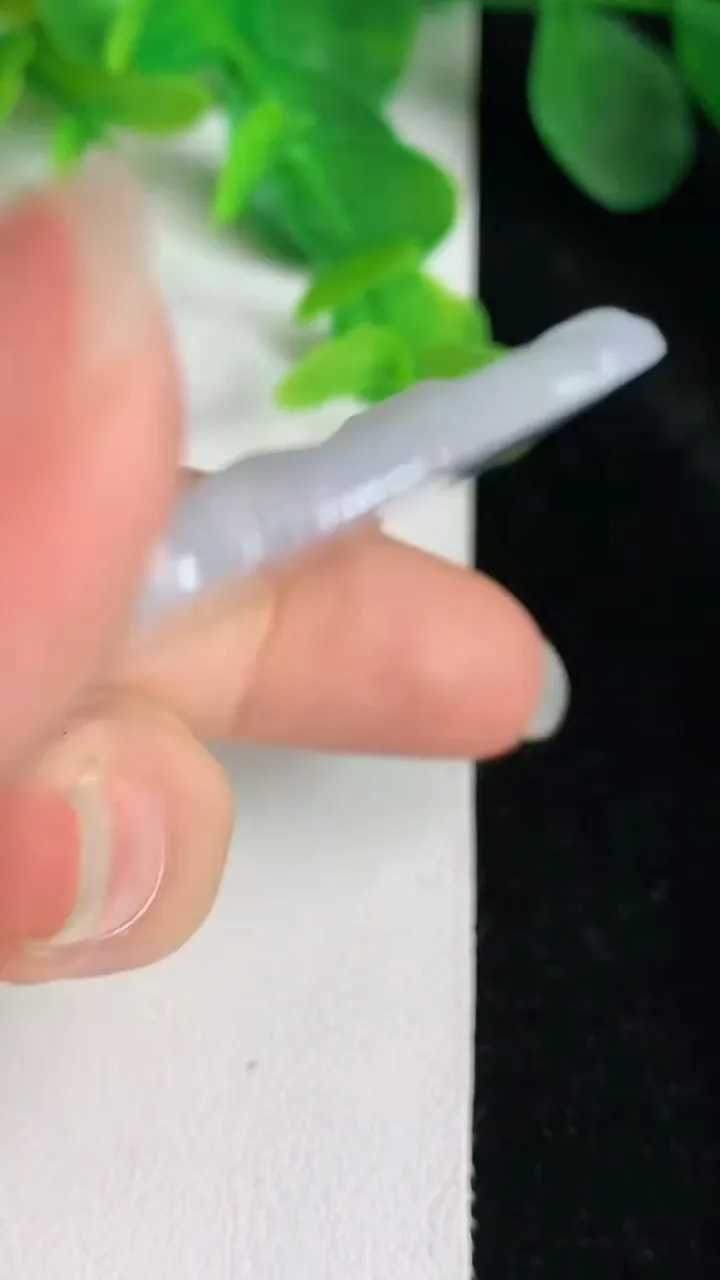 天然A货翡翠白冰阿弥陀佛吊坠，尺寸54.8-36.4-5.3，重量:21.20g
5月24日