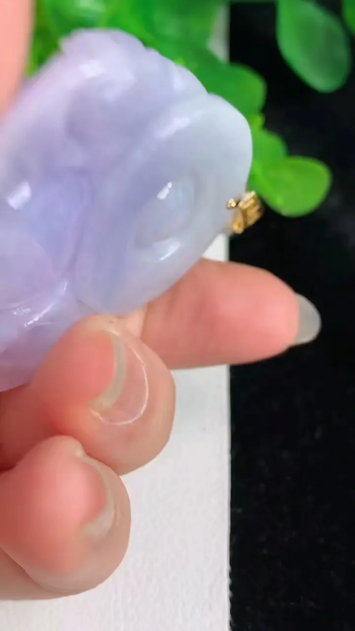 天然A货翡翠k金紫罗兰佛公吊坠，尺寸44.3-43.2-12.2，重量:41.56g
5月24日