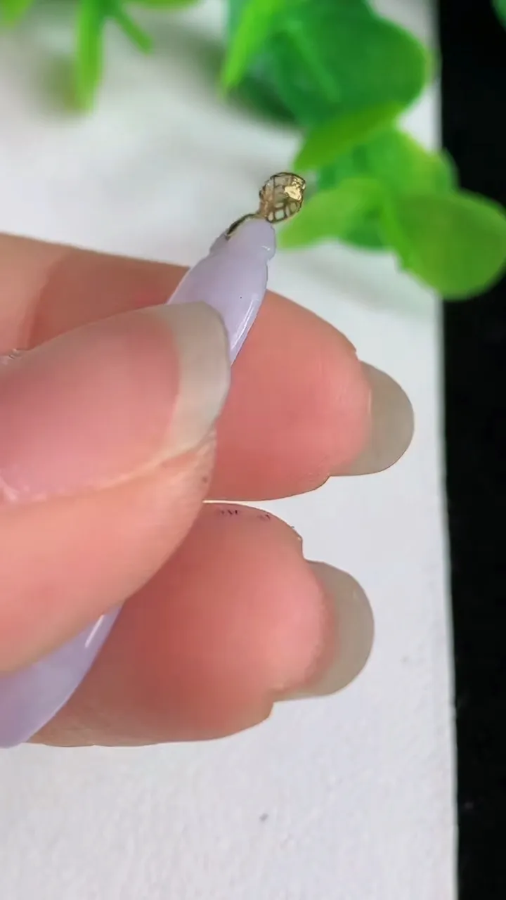 天然A货翡翠k金紫罗兰福瓜吊坠，尺寸33-13.7-5，重量:4.36g
5月24日