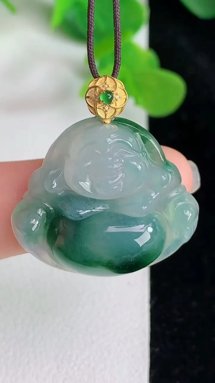 天然A货翡翠佛公吊坠，尺寸22.4-26.5-6.2，重量:5.63g
5月24日