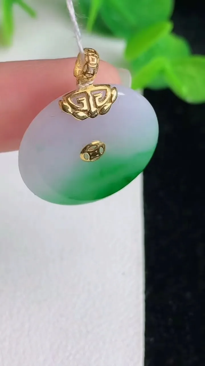 天然A货翡翠平安扣吊坠，尺寸21-4，重量:4.33g
5月24日