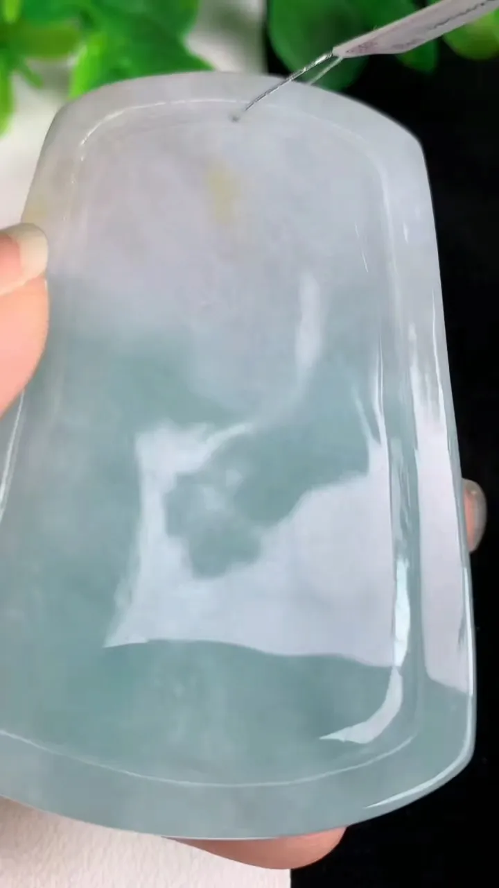 天然A货翡翠龙牌吊坠，尺寸66-43-13.4，重:69.93g
5月24日