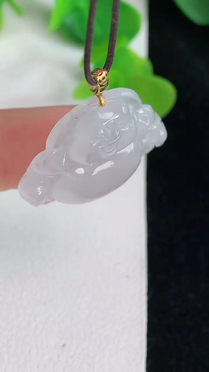 天然A货翡翠白冰佛公吊坠，尺寸22.2-26.2-5.6，重量:5.00g
5月24日