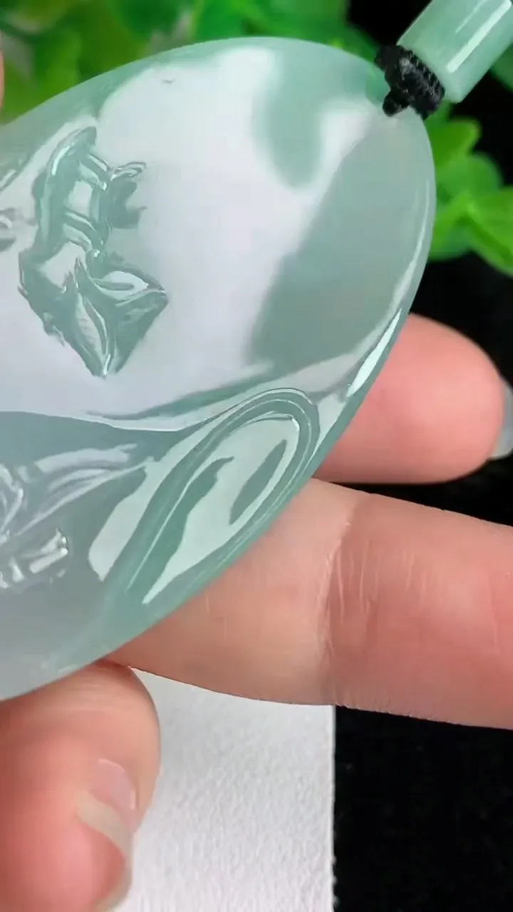 天然A货翡翠花开富贵吊坠，尺寸57.3-32-12.2，重量:42.46g
5月25日