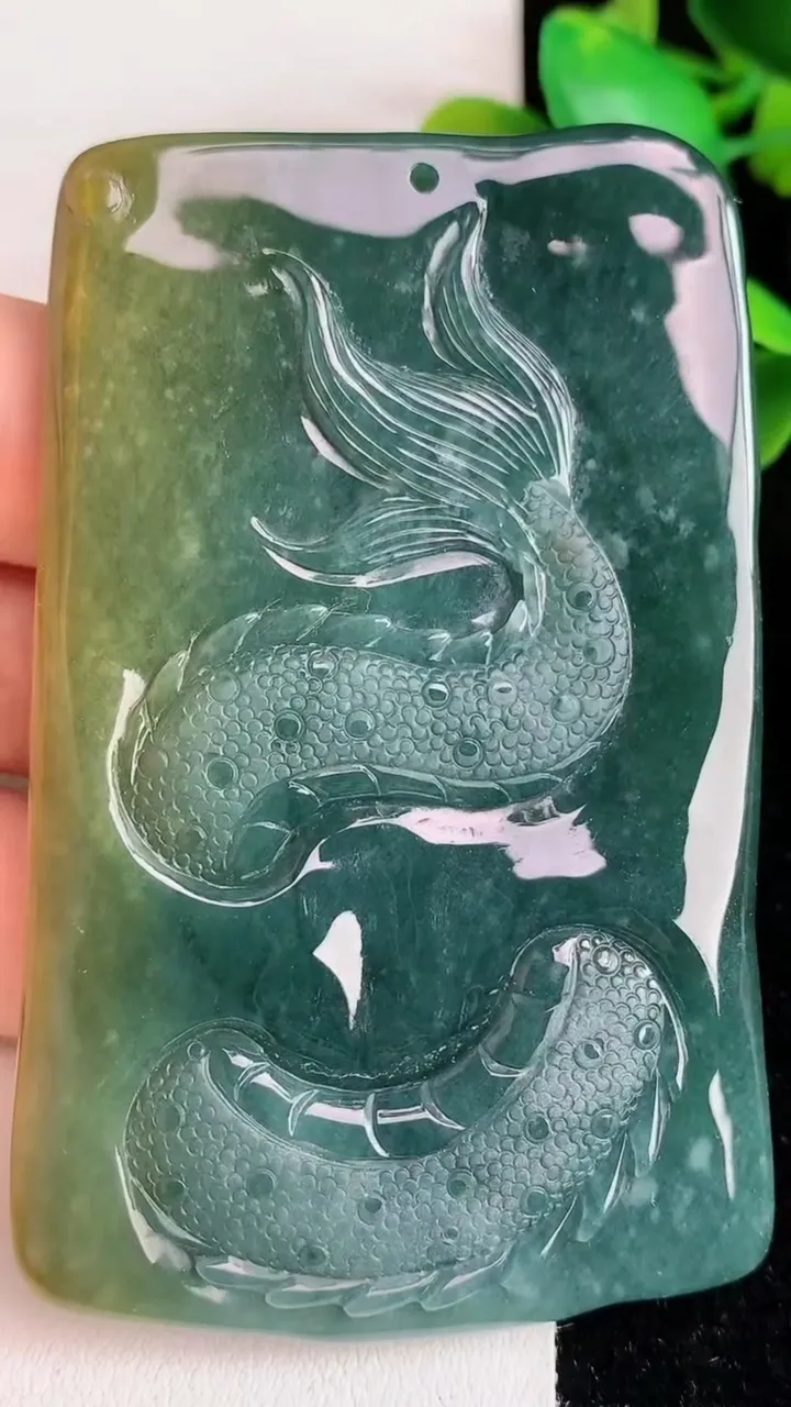 天然A货翡翠蓝水双彩祥龙大势至观音菩萨吊坠，尺寸76-48-11，重:73.63g
5月25日
