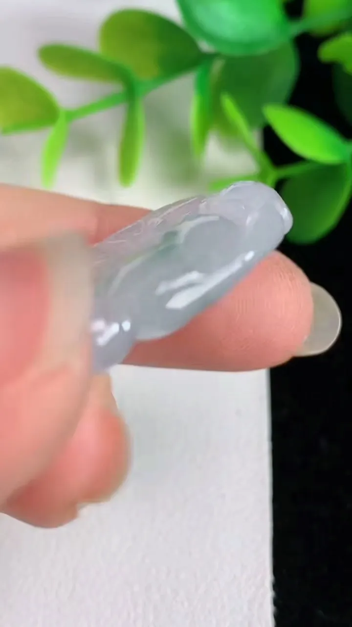 天然A货翡翠飘花灵猴献瑞 寿桃吊坠，尺寸37-27.1-6.1，重:12.89g
5月25日
