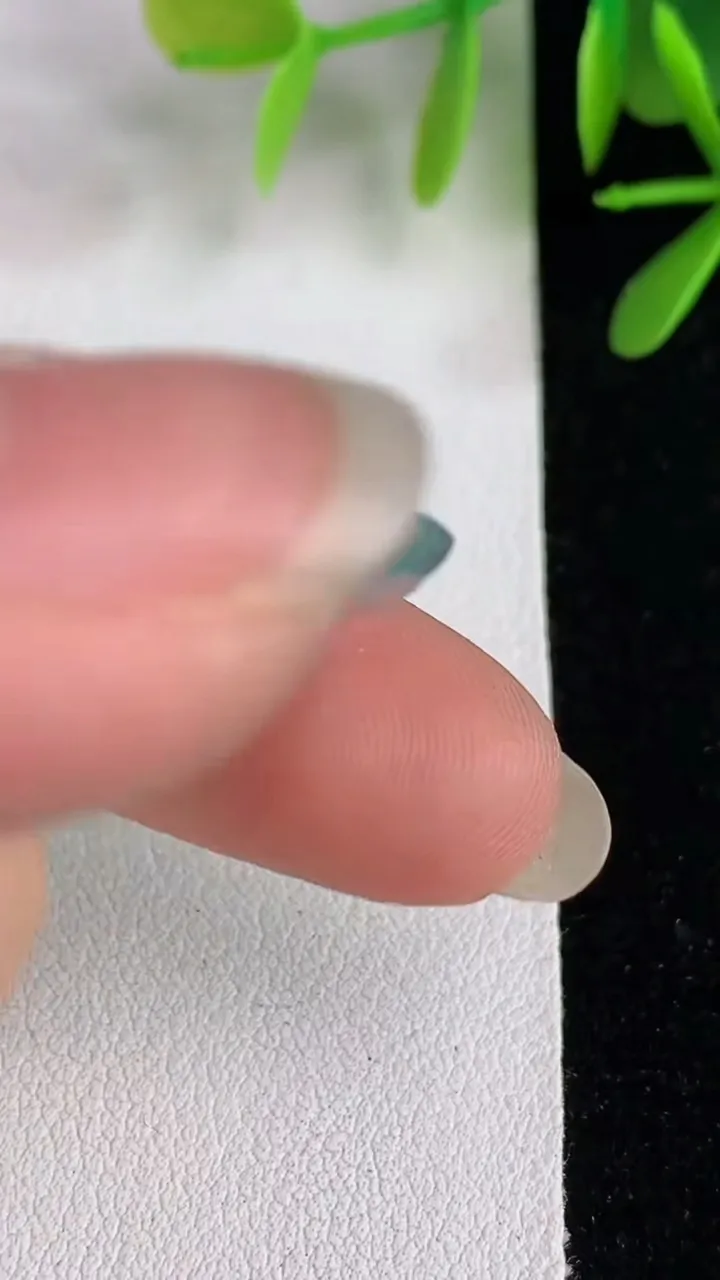 天然A货翡翠春带彩 紫罗兰平安扣吊坠，尺寸32.7-4.8，重:11.26g
5月25日
