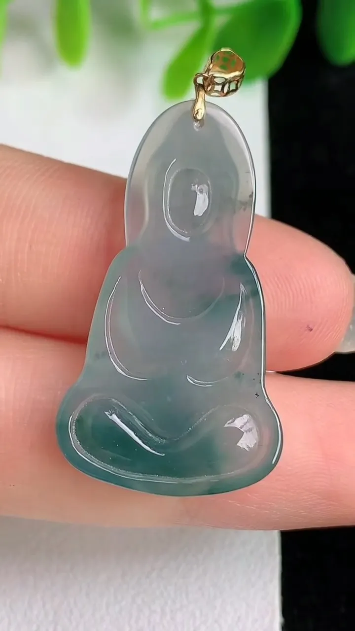 天然A货翡翠k金飘花素衣观音吊坠，尺寸31.8-18.4-3.5，重量:3.51g
5月25日