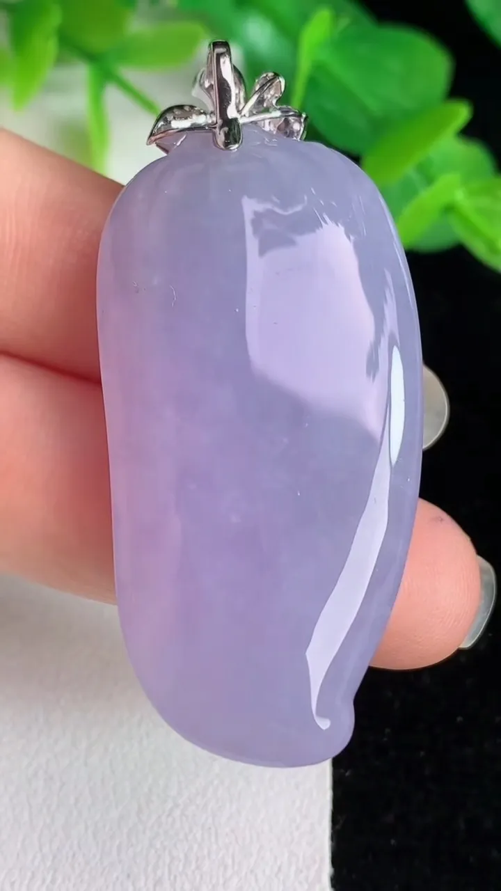 天然A货翡翠k金紫罗兰福瓜吊坠，尺寸43.2-22.2-10.8，重量:22.61g
5月25日