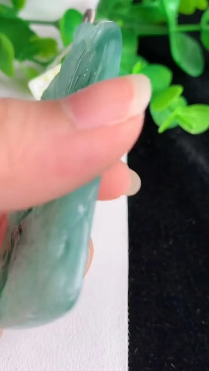 天然A货翡翠文殊菩萨吊坠，尺寸68.2-42.5-5.6，重量:39.31g
5月25日