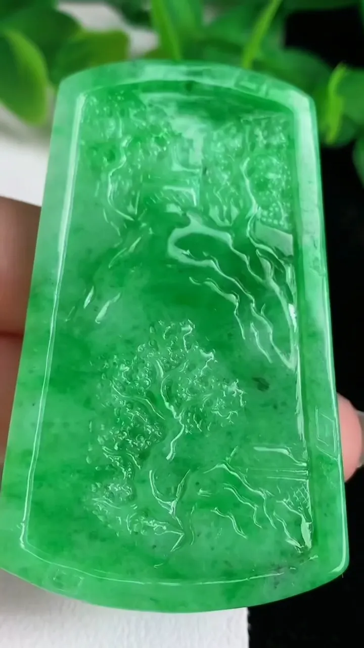 天然A货翡翠山水牌吊坠，尺寸62-37.8-7，重量:34.28g
5月25日